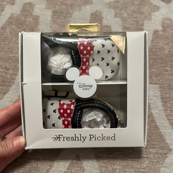 Freshly Picked Minnie bow moccasins - Picture 1 of 6